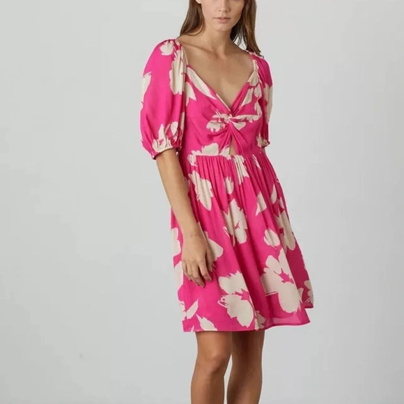 Velvet by Graham & Spencer Dresses & Skirts - Velvet by Graham & Spencer Makena Twist Front Printed Dress NWT Size Medium